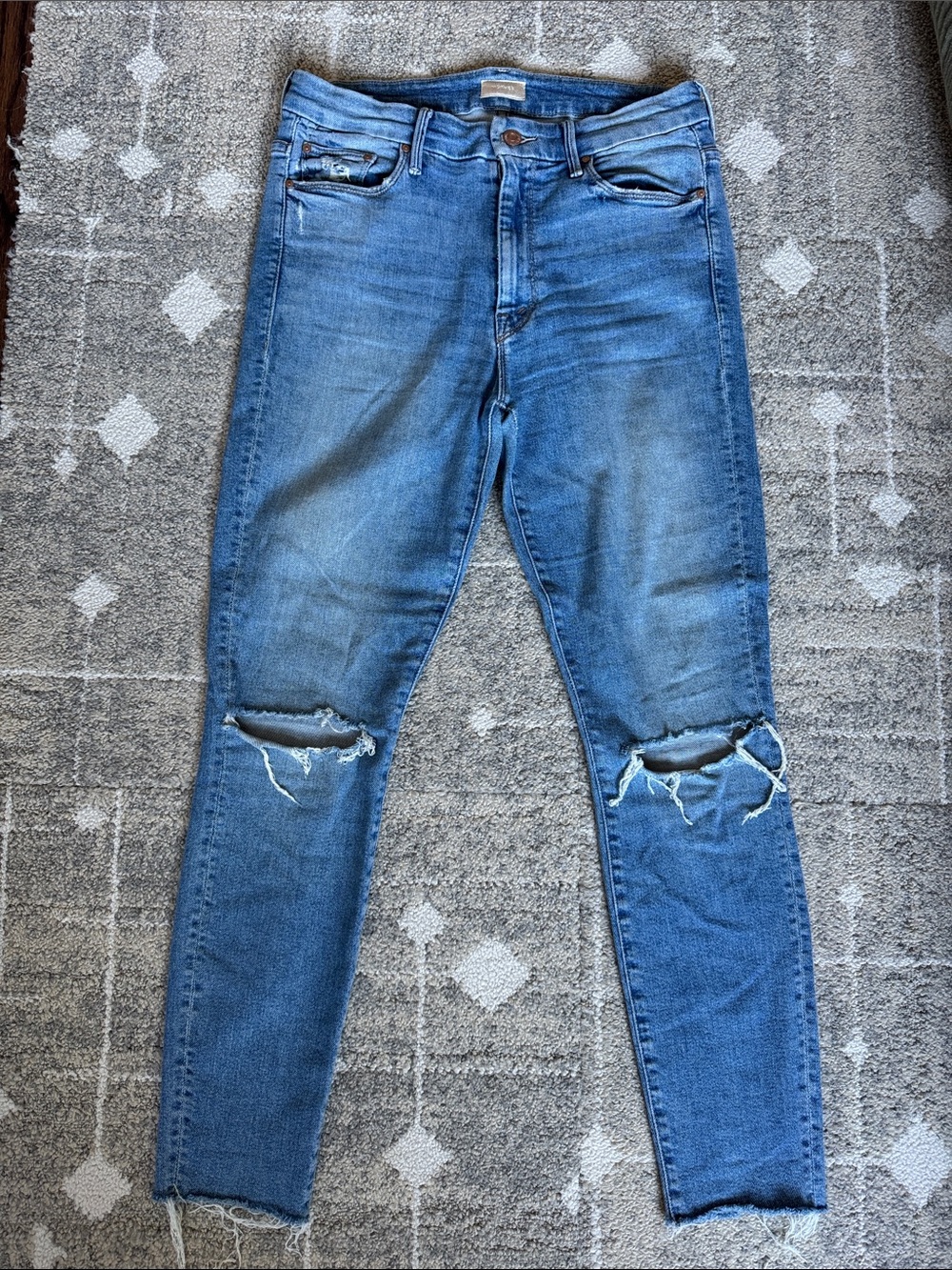 MOTHER Women's Skinny Ripped Knee Blue Jeans
